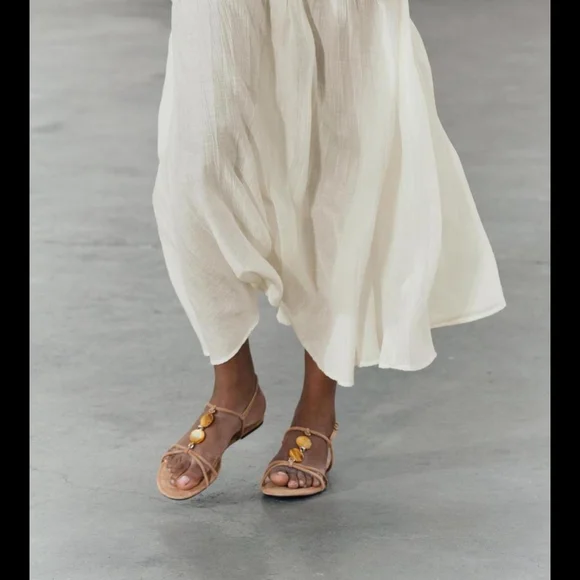 sandals - Picture 2 of 8